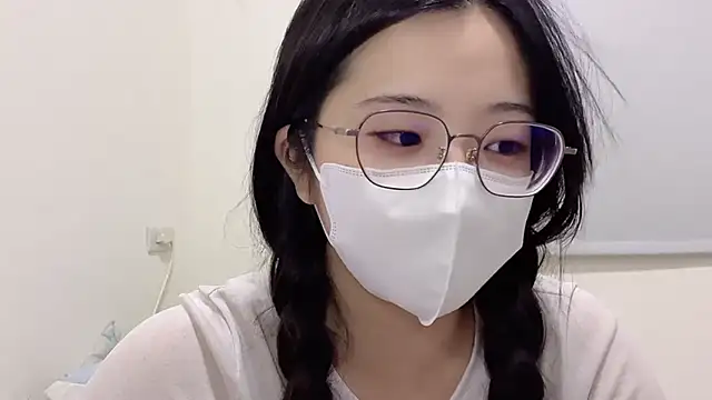 Snapshot of LHeart chatting on October 2, 3:17 pm LHeart online show from October 2, 3:17 pm
