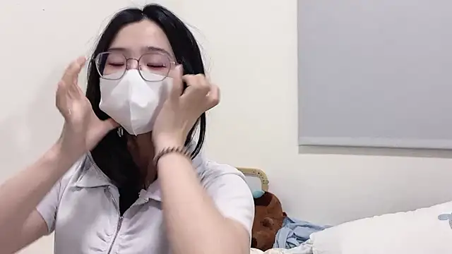 LHeart online show from December 15, 1:49 pm