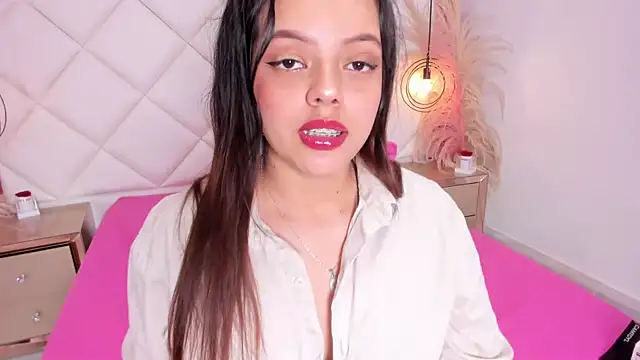 Lucianaa Collins online show from November 5, 2:11 pm