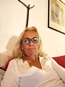 clarabell4 online show from October 29, 8:00 pm