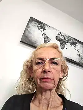 clarabell4 online show from April 7, 8:16 am