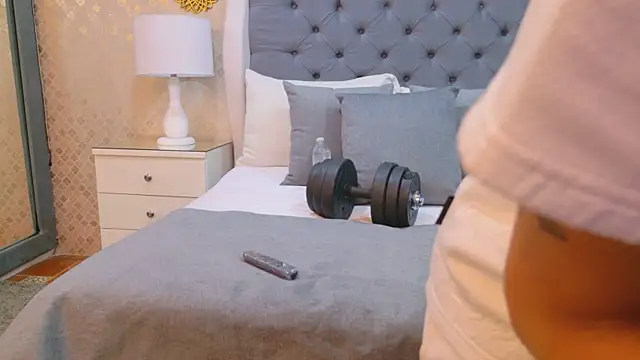 ZoeKrug online show from October 6, 11:38 am