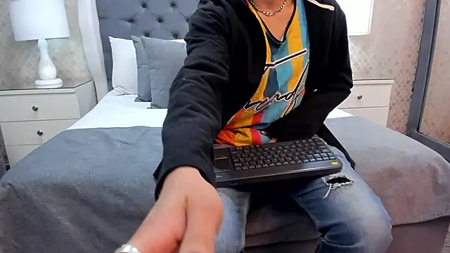 ZoeKrug online show from October 10, 11:59 am