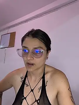 Coralinne   online show from May 22, 1:03 am
