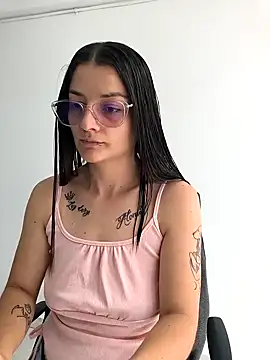 Coralinne   online show from April 2, 3:31 pm