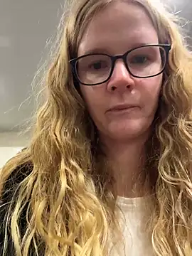 Bikergirl 97 online show from November 19, 11:54 am