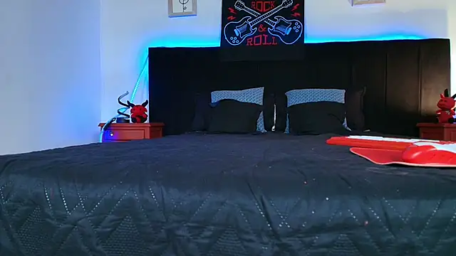 Alisse Moore online show from February 19, 12:37 pm