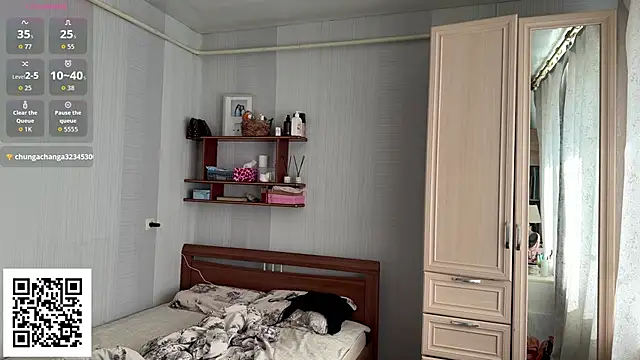AnnieBellie online show from May 27, 1:57 am