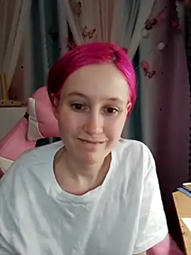 Snapshot of Fuzzy_Unicorn chatting on October 16, 6:43 pm Fuzzy Unicorn online show from October 16, 6:43 pm