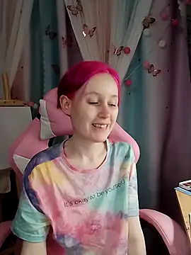 Snapshot of Fuzzy_Unicorn chatting on October 4, 6:23 pm Fuzzy Unicorn online show from October 4, 6:23 pm