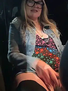 SuzieSub online show from March 29, 8:19 pm