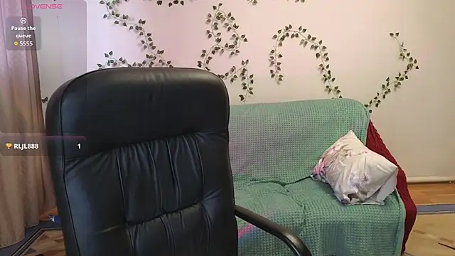 Lia Tito online show from April 7, 2:08 pm