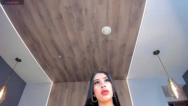 LeahLombardi  online show from November 27, 6:27 am