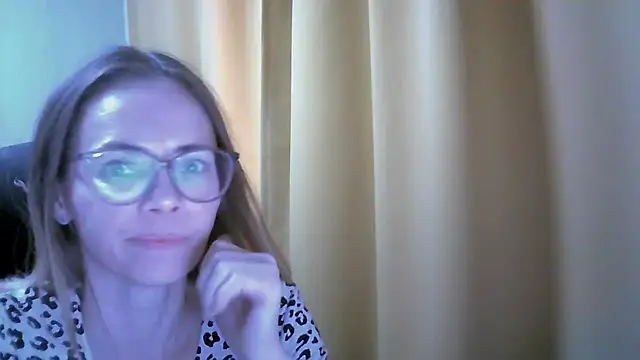 Snapshot of SEA_Dream chatting on October 1, 8:19 am SEA Dream online show from October 1, 8:19 am