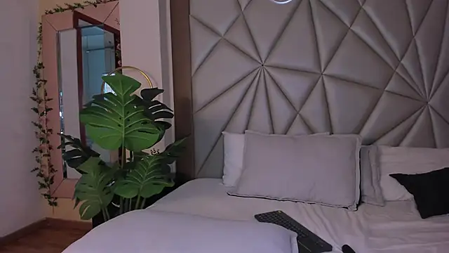 AllisonOwens online show from December 2, 12:51 pm