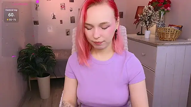 NaomiYoru online show from April 26, 8:50 pm