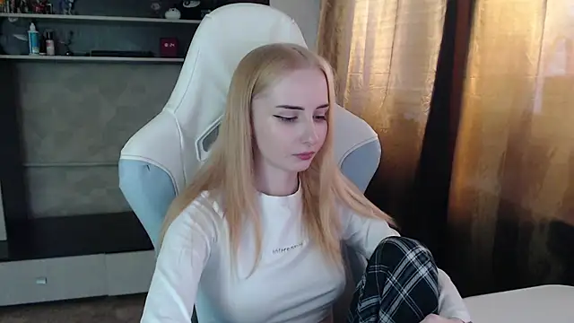 Cutti Crystal online show from March 10, 11:25 am