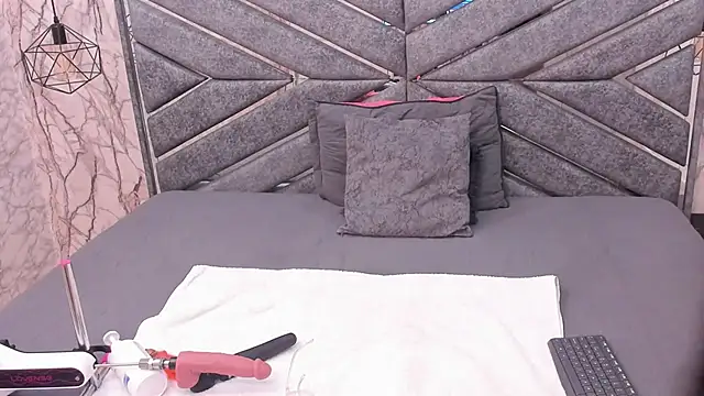 SASHA BROWNIE   online show from March 20, 7:41 pm