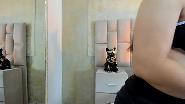 cloesummerr  online show from November 8, 2:33 pm