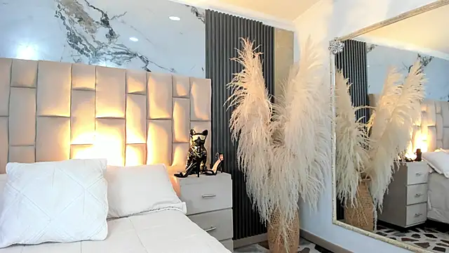 cloesummerr  online show from April 14, 12:49 pm