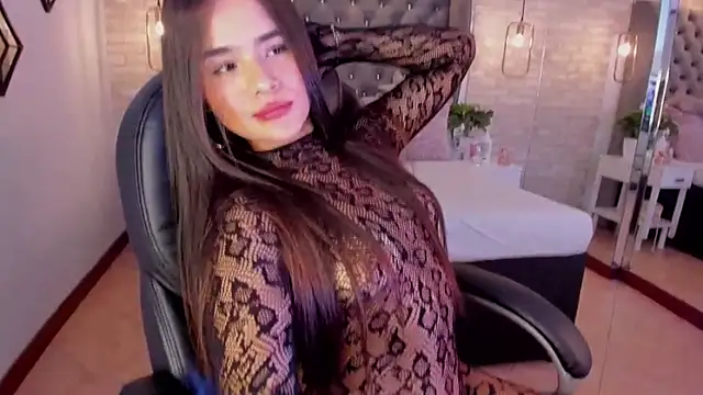 Snapshot of Roxanne_Hale chatting on October 2, 2:44 pm Roxanne Hale online show from October 2, 2:44 pm