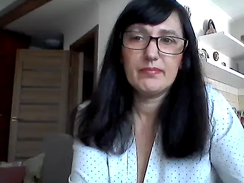 Elena48324 online show from April 17, 10:17 am