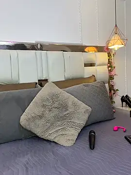 Skylar Smith  online show from April 14, 12:05 pm