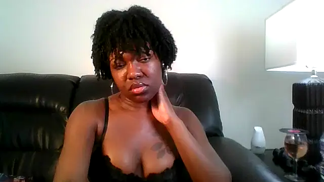 Snapshot of Raqui_x053 chatting on September 20, 9:24 pm Raqui x053 online show from September 20, 9:24 pm