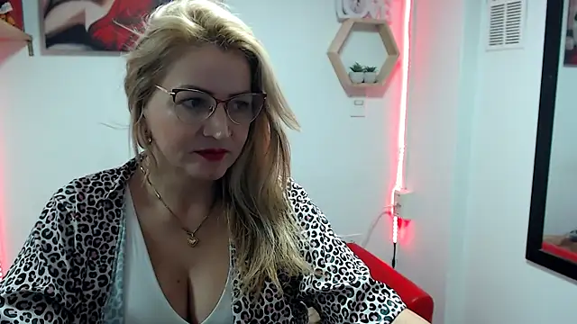 DIVAX MONSERRAT online show from September 30, 8:35 pm