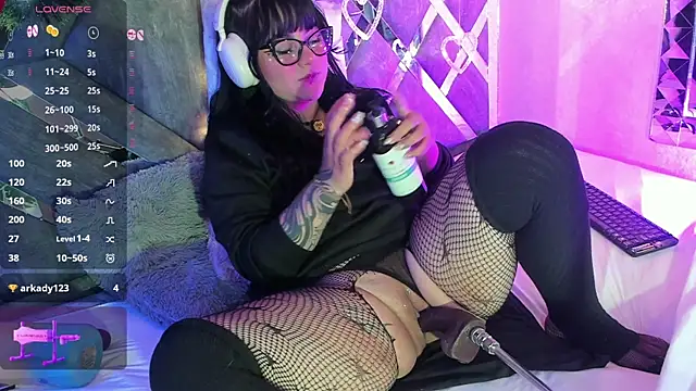 EternaAura online show from December 19, 2:31 pm