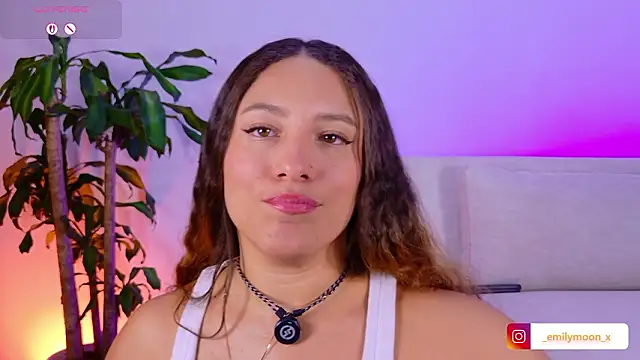 onlyemily  online show from February 1, 1:15 am