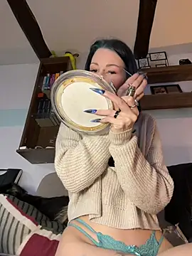 Seductively4 20 online show from January 18, 9:49 am