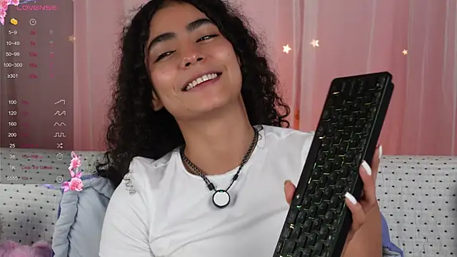 Snapshot of Victoria_Curly chatting on October 12, 3:53 am Victoria Curly online show from October 12, 3:53 am