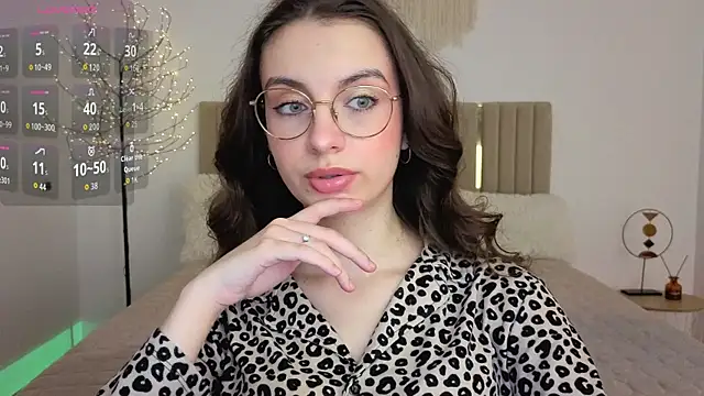 Real cutie1 online show from June 5, 12:44 pm
