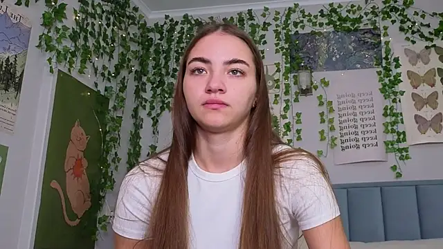 Ashley Pierce online show from December 3, 4:15 am