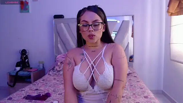 Snapshot of Vivianita_Lov19 chatting on October 6, 7:51 pm Vivianita Lov19 online show from October 6, 7:51 pm