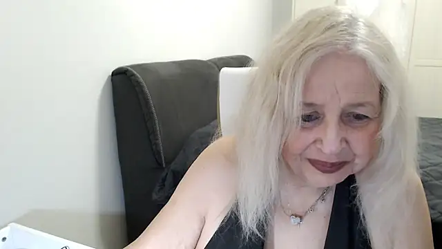 SusiLifeXXX online show from March 18, 9:31 pm