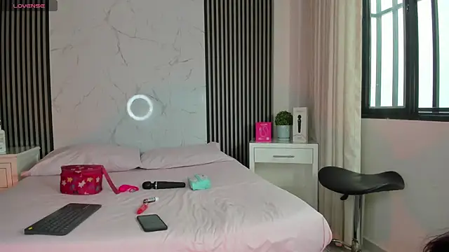 JackAndRosse  online show from April 21, 1:07 pm