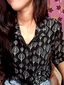 Snapshot of Queen_Pooja7 chatting on September 17, 6:50 pm Queen Pooja7 online show from September 17, 6:50 pm