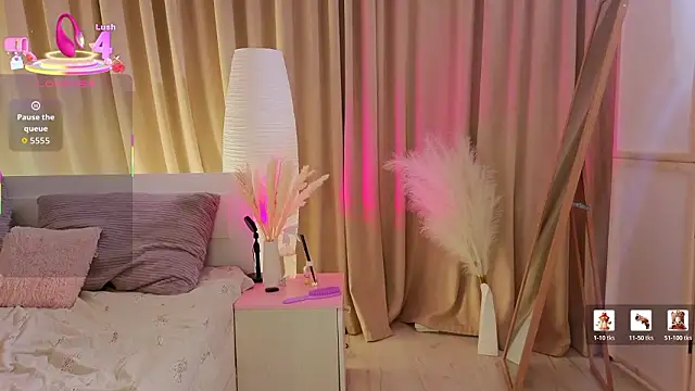 AvrilLeMell online show from February 13, 9:05 pm