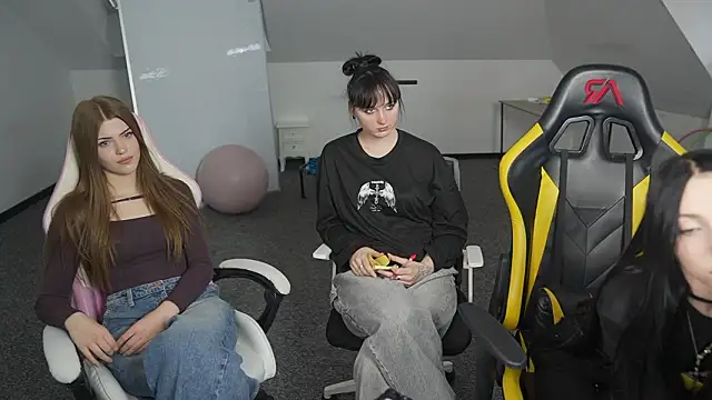 VivianSweet  online show from March 25, 3:37 pm