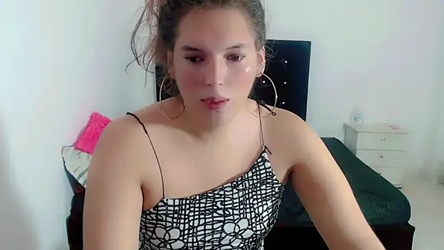 samanthaa hot  online show from February 2, 9:25 pm