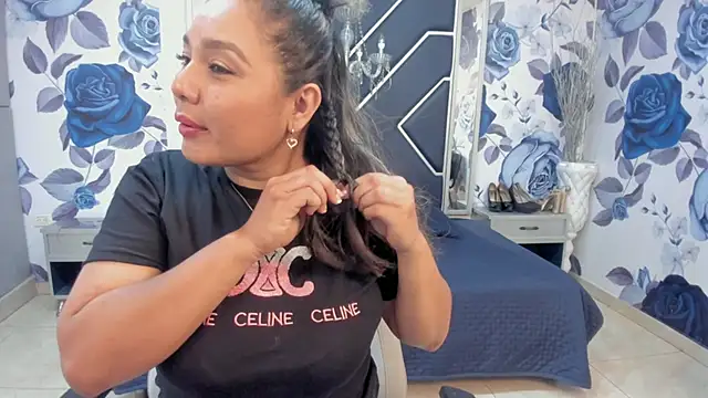 LatinaHoleQueen online show from October 28, 2:23 pm