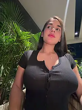 BellaLeclair online show from April 13, 11:49 pm