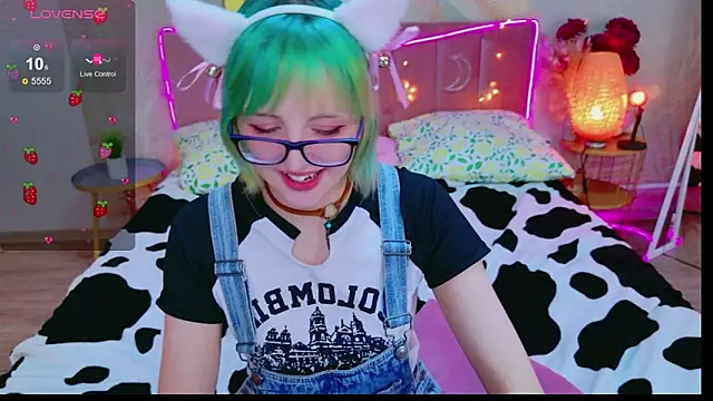 CoralineYoung online show from April 18, 3:58 pm