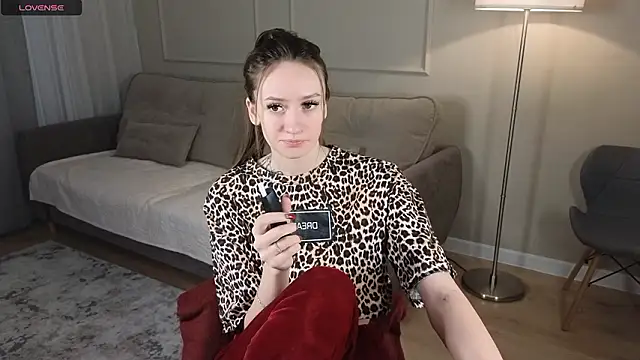 cutienaughtygirl online show from February 2, 5:39 am