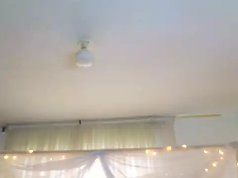 loreaniss online show from November 14, 8:09 pm