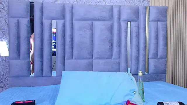 cutepetitee online show from December 18, 8:13 pm