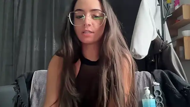 Snapshot of GiuliaDollx chatting on September 13, 5:21 pm GiuliaDollx online show from September 13, 5:21 pm