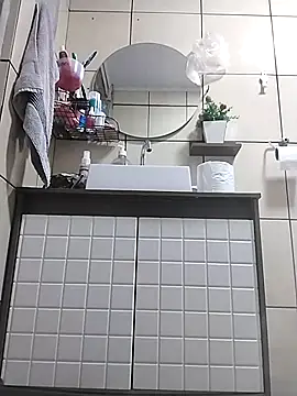 dyjaA online show from November 20, 9:05 pm